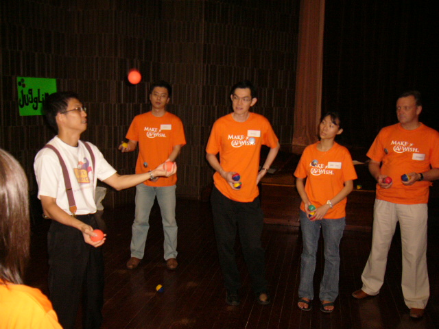 Adults learn how to juggle | JimmyJuggler